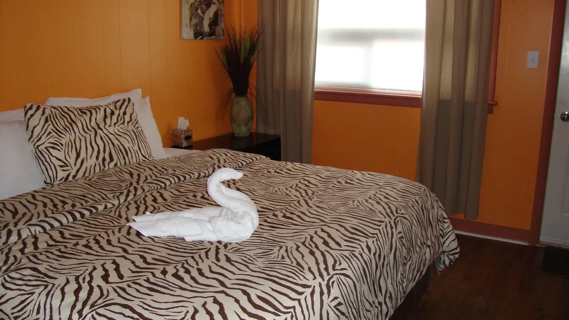 **  The Rex Motel At Niagara Falls Canada